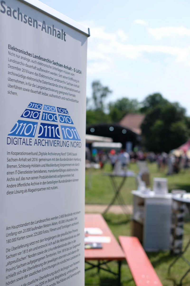 Info-Roll-up zur Digitalen Archivierung