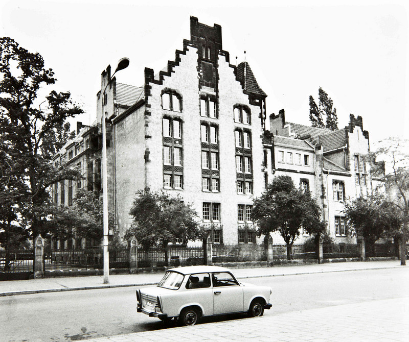 Foto des ehemaligen Archivgebäudes in der Hegelstraße 25